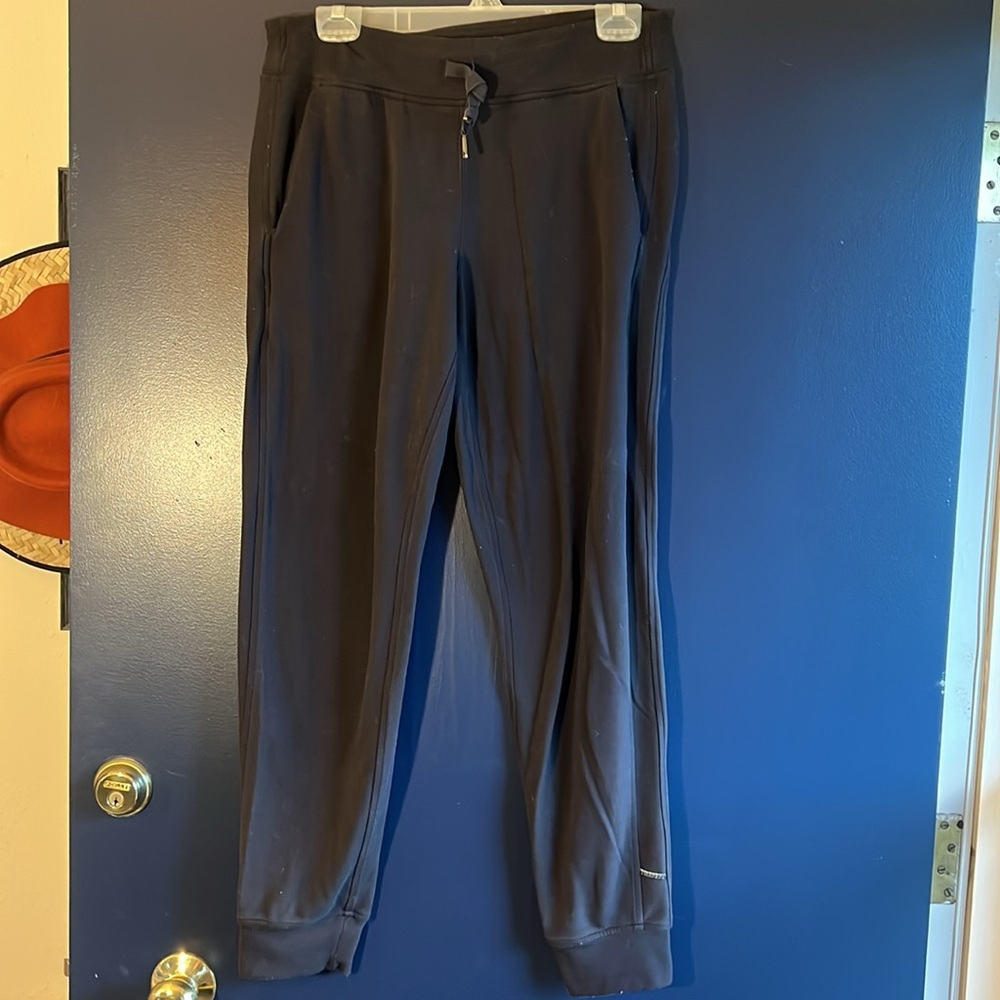 Lululemon size 8, black relaxed fit sweatpants.